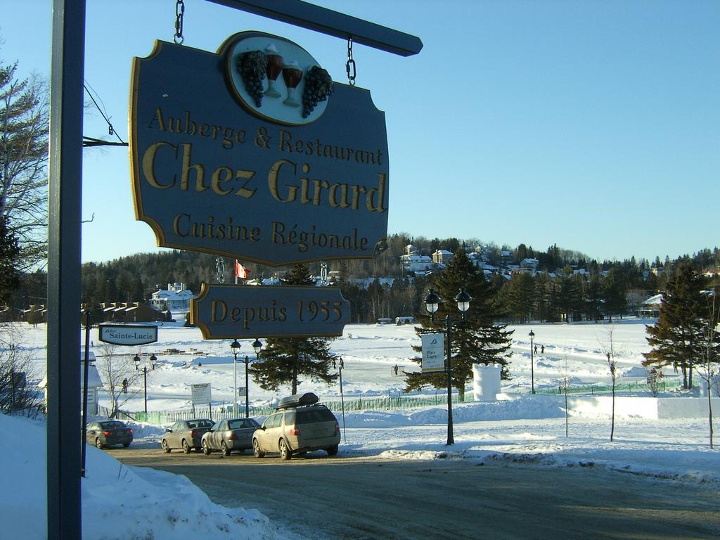 Restaurant Auberge Chez Girard Hotel Sainte-Agathe-des-Monts Exterior photo